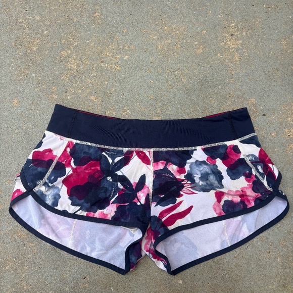 Lululemon Shorts Floral Print - Picture 1 of 4